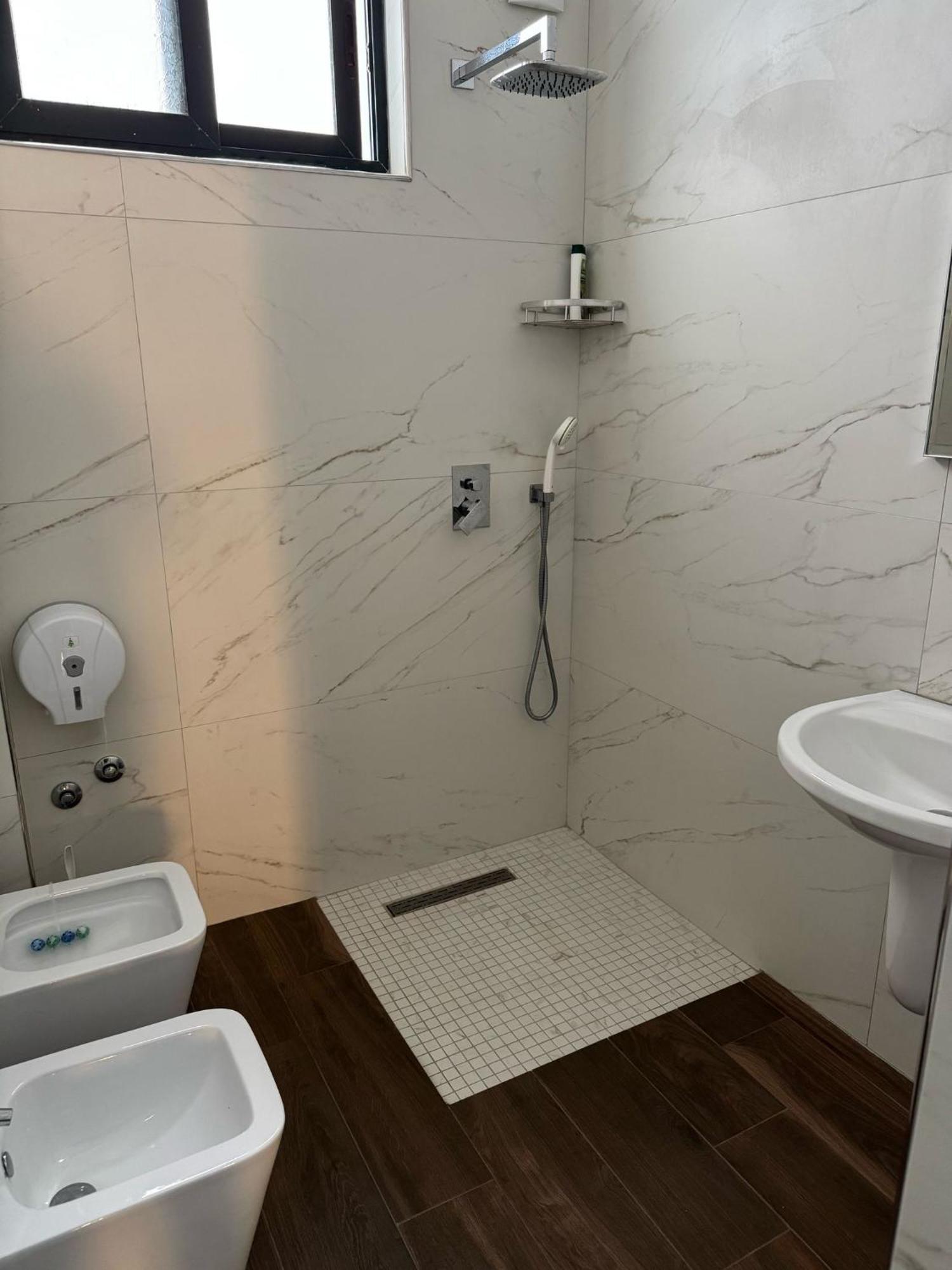 Hotel Europa Lezhë 外观 照片